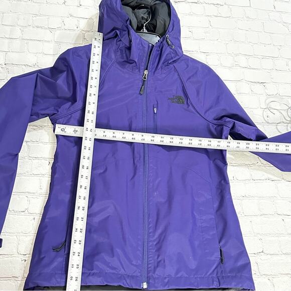 The north face women’s raincoat size small - Picture 5 of 6